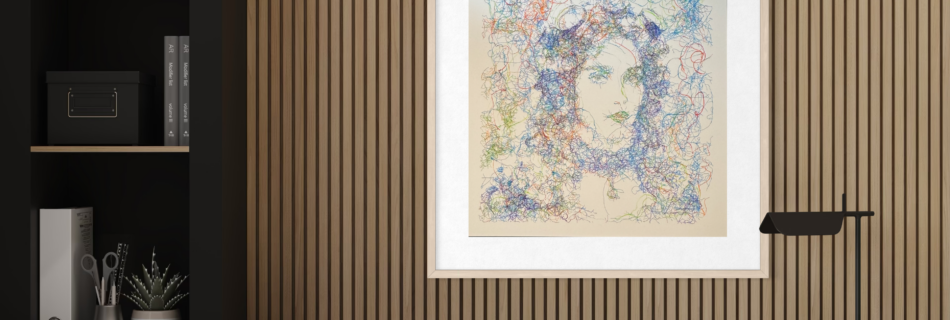 Bureau avec art abstrait portrait féminin coloré.